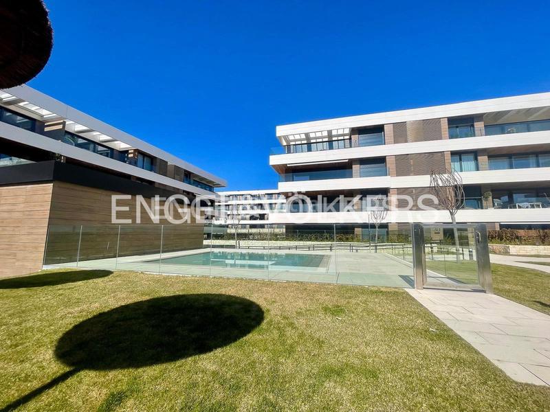 Foto 5b574007-1952-475c-a698-5604e31283f1. Attico con riscaldamento parcheggio piscina in urbanización La Moraleja La Moraleja