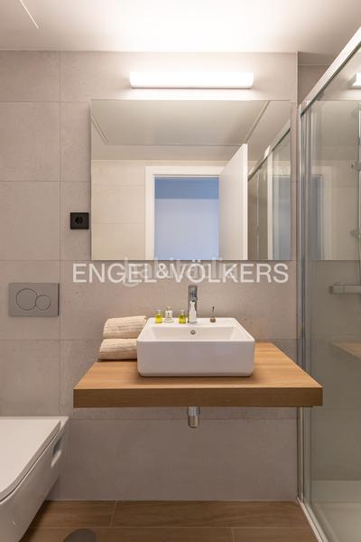 Foto 745f6c37-94c7-442c-bab4-542f2c1298e3. Attico con riscaldamento parcheggio piscina in urbanización La Moraleja La Moraleja