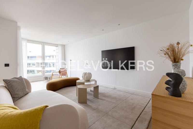 Foto 7a17d813-1993-4f62-8132-2bf05d81c806. Attico con riscaldamento parcheggio piscina in urbanización La Moraleja La Moraleja