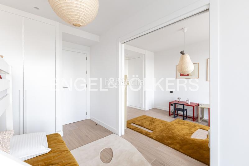 Foto 92281e5b-4c84-4d6b-9b6a-89fc9ccb65e5. Attico con riscaldamento parcheggio piscina in urbanización La Moraleja La Moraleja