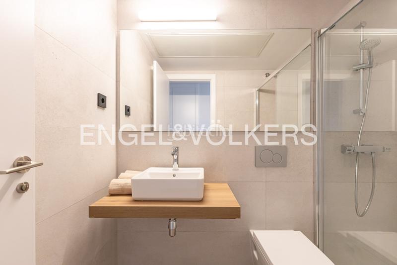 Foto 9679faea-9b10-4176-87b6-d61253be65c7. Attico con riscaldamento parcheggio piscina in urbanización La Moraleja La Moraleja