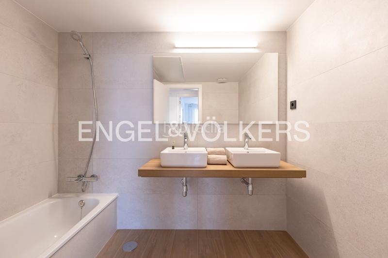 Foto a54b5766-8a93-4519-b23c-397197b3ba75. Attico con riscaldamento parcheggio piscina in urbanización La Moraleja La Moraleja