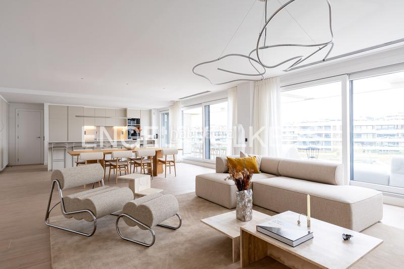 Foto b24bb220-fd3d-419b-ac7e-e588070c4bac. Attico con riscaldamento parcheggio piscina in urbanización La Moraleja La Moraleja