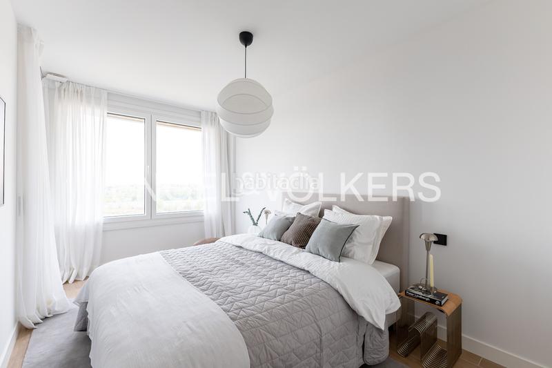 Foto ba5ce3ee-ebc5-4c02-9db4-fa7f1bdea5bb. Attico con riscaldamento parcheggio piscina in urbanización La Moraleja La Moraleja