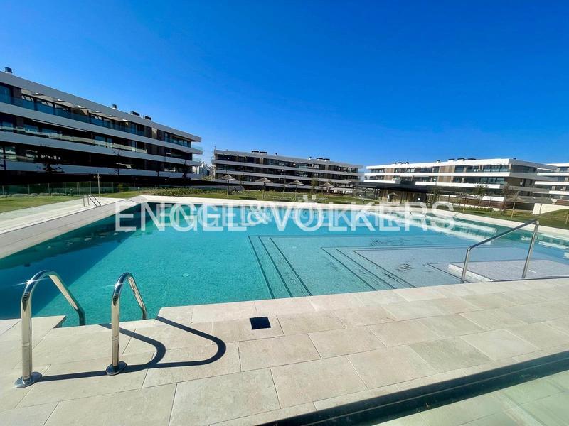 Foto bdcda78a-f788-494f-ae3a-4927412447b9. Attico con riscaldamento parcheggio piscina in urbanización La Moraleja La Moraleja