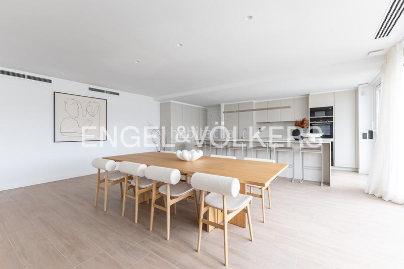 Foto c6b3afda-ff14-497e-beec-bd91b4d4b117. Attico con riscaldamento parcheggio piscina in urbanización La Moraleja La Moraleja