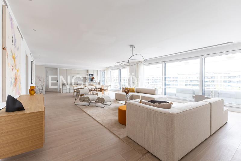 Foto ca2eda46-3b2d-40c6-9480-3bcf236e0f78. Attico con riscaldamento parcheggio piscina in urbanización La Moraleja La Moraleja