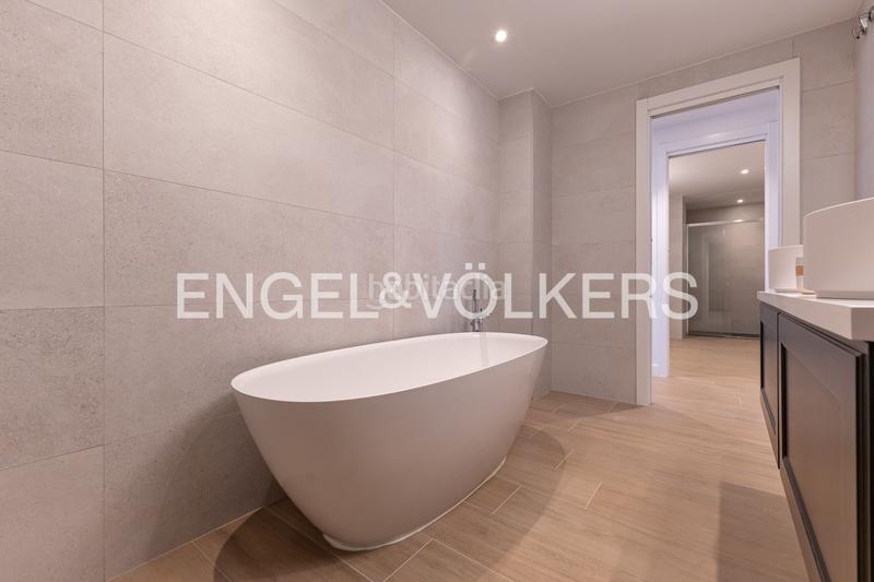 Foto d54e5290-b140-4070-8434-30ca1692ffde. Attico con riscaldamento parcheggio piscina in urbanización La Moraleja La Moraleja