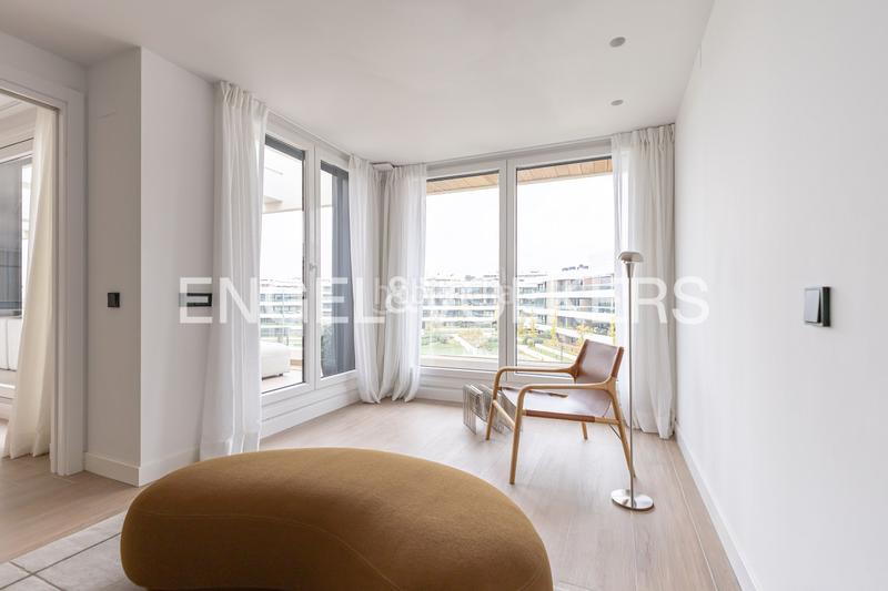 Foto d6439908-c0f7-4c67-a826-d5cede2db935. Attico con riscaldamento parcheggio piscina in urbanización La Moraleja La Moraleja