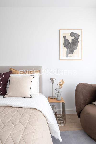 Foto d7e511f7-efc9-4f98-861f-2e5944e7f993. Attico con riscaldamento parcheggio piscina in urbanización La Moraleja La Moraleja