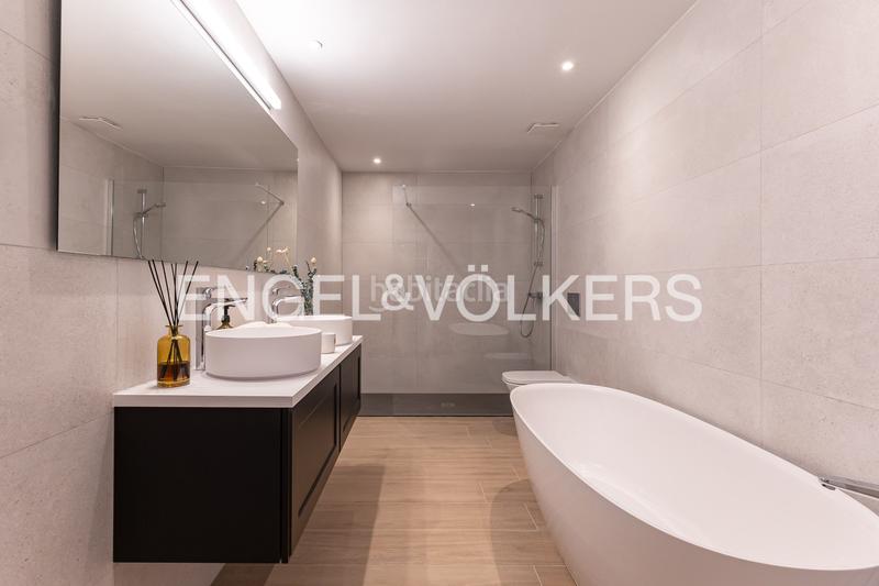 Foto e98e4281-4e50-4488-92e3-6961f15a5c69. Attico con riscaldamento parcheggio piscina in urbanización La Moraleja La Moraleja