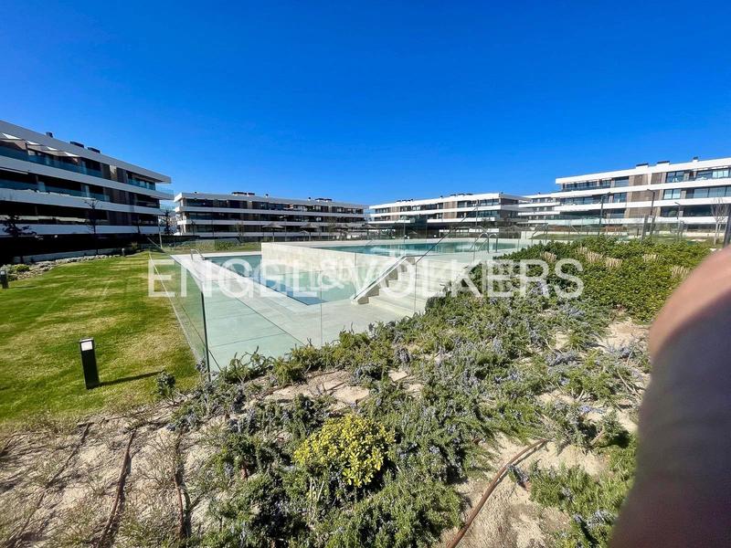 Foto f1180fcc-3cd8-489e-8649-4114d260774c. Attico con riscaldamento parcheggio piscina in urbanización La Moraleja La Moraleja