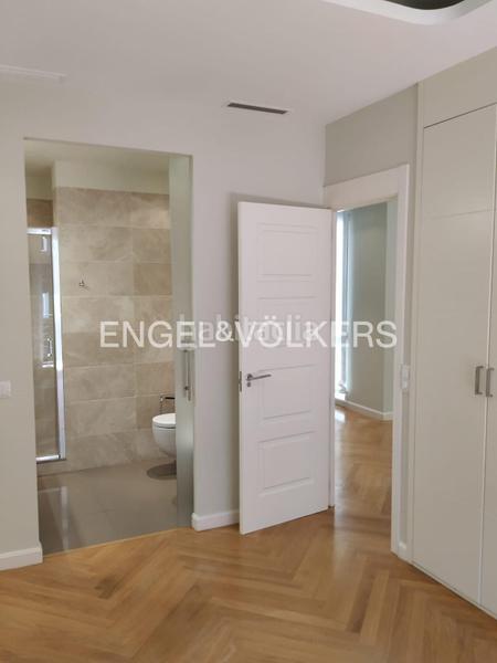 Foto 6832ff82-65d5-4a2a-a811-ddad53f1ff64. Alquiler apartamento luminoso y moderno piso exterior con balcones en el barrio de salamanca. en Madrid