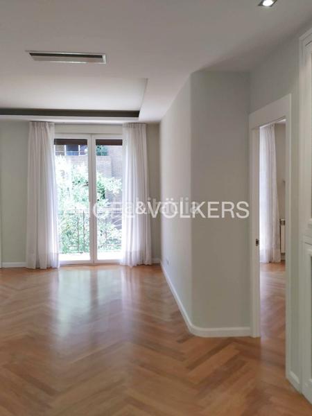 Foto a03647c0-f9f0-4a41-bb78-599705e03a2a. Rent apartment with heating in Goya Madrid