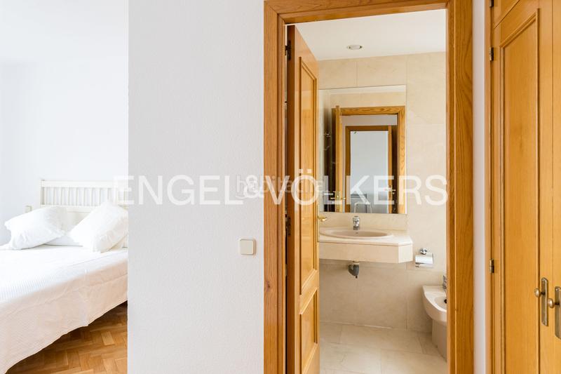 Foto 4f9755e4-3f24-49c3-9fe5-801b464e341e. Alquiler apartamento luminoso piso a pocos minutos de la universidad complutense y nebrija! en Madrid