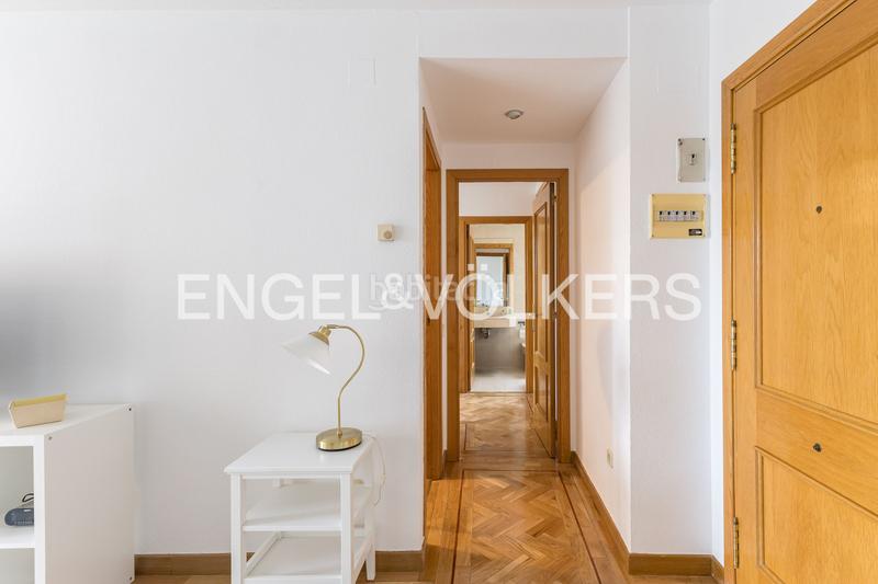 Foto 168bb7d4-2cf6-4b11-bc5a-b1bc9ab9bcef. Lloguer apartament amb calefacció piscina a Bellas Vistas Madrid