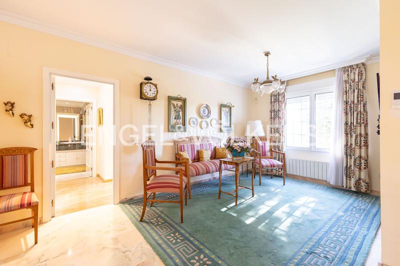 Foto 3e9b1063-f57e-4fff-9dcf-e393872547f0. Maison avec chauffage parking dans Las Lomas Boadilla del Monte