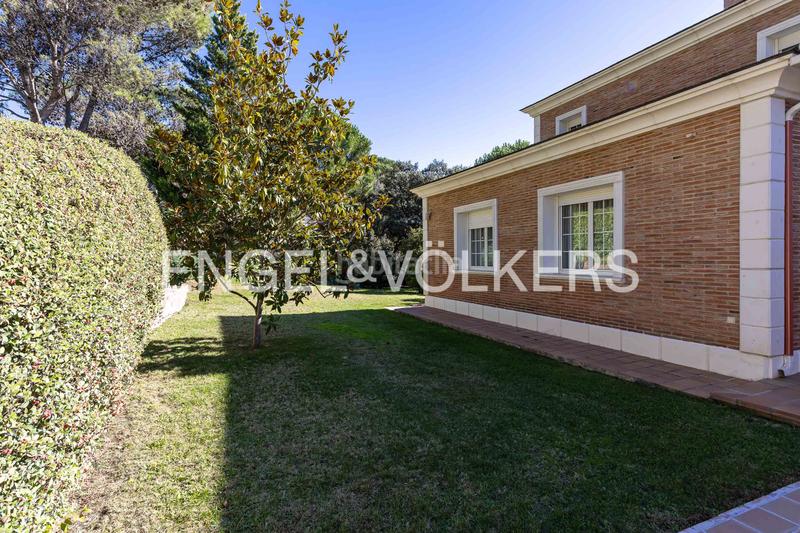 Foto 4ab71367-d935-41e6-a220-ac3f05bdb584. Maison avec chauffage parking dans Las Lomas Boadilla del Monte