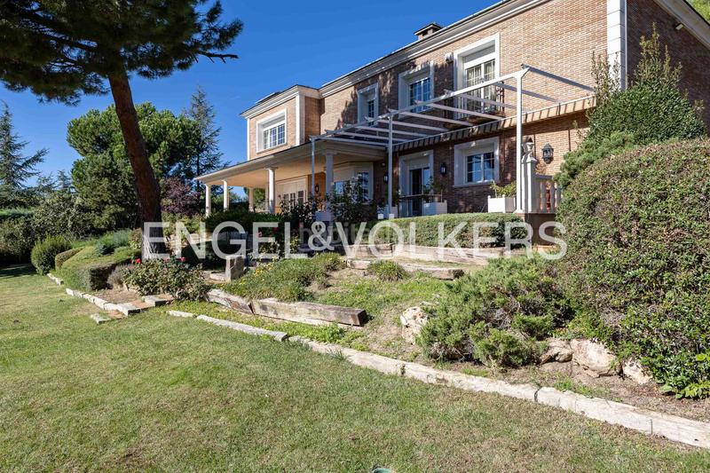 Foto 4aff110f-665c-474d-8f16-1b2b906d905c. Maison avec chauffage parking dans Las Lomas Boadilla del Monte