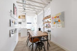 Àtic a Goya. Encantador ático reformado tipo loft con terraza y techos altos.