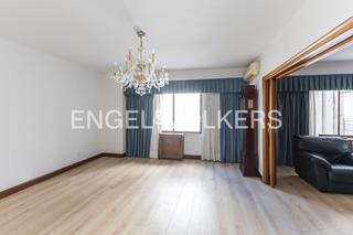 Miete Appartement in Lista. Descubre el lujo en madrid elegante apartamento de 4 habitacione