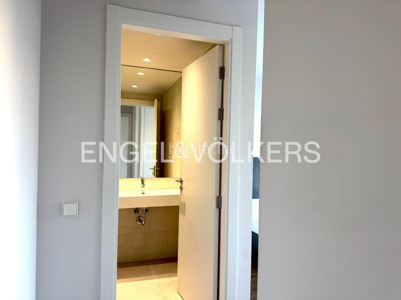 Foto 4b2f9c7c-e7aa-4077-8bff-3d6480c0594e. Affitto attico con riscaldamento parcheggio piscina in Madrid