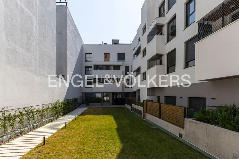 Foto 97f67c9d-01d7-4211-bc72-88184806044b. Affitto attico con riscaldamento parcheggio piscina in Madrid