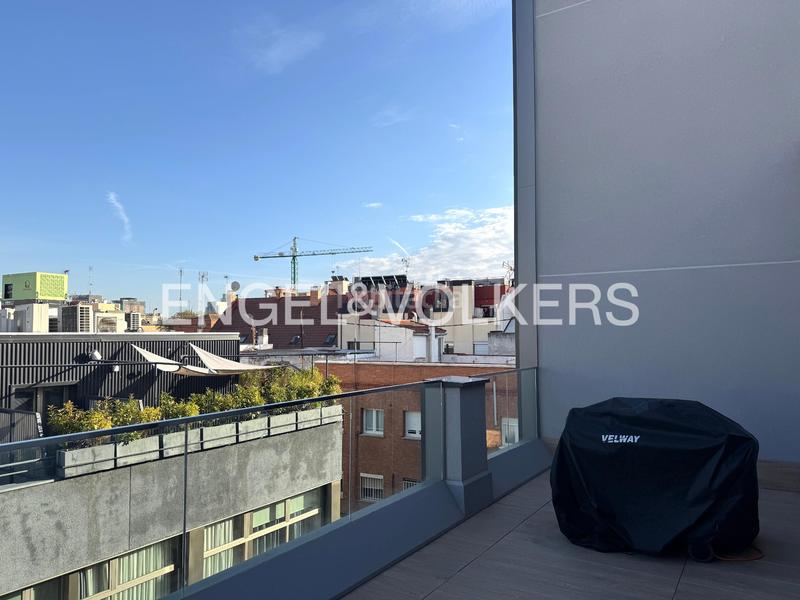 Foto 00f11a29-acac-47c5-9df8-79db5fa0ba00. Alquiler ático fantástico y luminoso ático con terraza, parking, trastero y piscina en Madrid