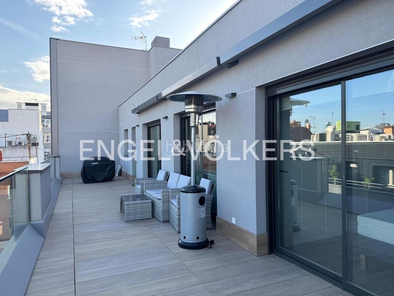 Foto 028cd1ab-079e-4346-9fc2-d630de7d8ad4. Alquiler ático fantástico y luminoso ático con terraza, parking, trastero y piscina en Madrid