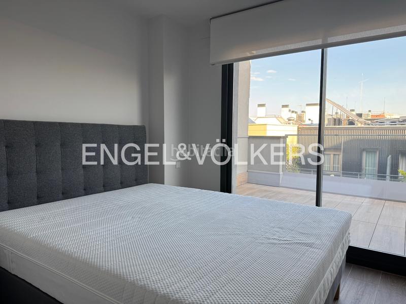 Foto 0b314289-b6f6-4fd1-9e04-5450f5d33f56. Alquiler ático fantástico y luminoso ático con terraza, parking, trastero y piscina en Madrid