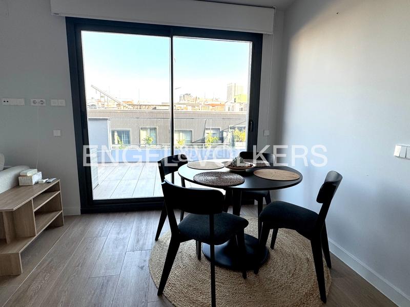 Foto 0e47bbe4-8d9d-4cac-b29a-eff09cef3969. Alquiler ático fantástico y luminoso ático con terraza, parking, trastero y piscina en Madrid