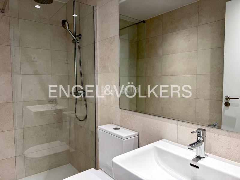 Foto 102c62b5-85eb-4cec-9d95-6f5a22d79dec. Alquiler ático fantástico y luminoso ático con terraza, parking, trastero y piscina en Madrid