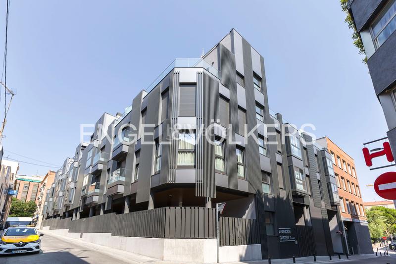 Foto 23668919-4e05-4b64-a51c-78f466916dcc. Alquiler ático fantástico y luminoso ático con terraza, parking, trastero y piscina en Madrid