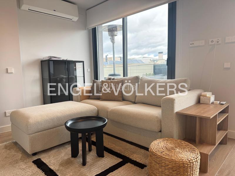 Foto 3bfdc9f1-5b59-4cba-8070-93228aabc595. Alquiler ático fantástico y luminoso ático con terraza, parking, trastero y piscina en Madrid