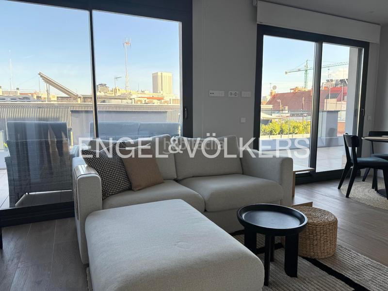 Foto 5d22917b-eaa0-4fbc-bb5e-d512021634fe. Alquiler ático fantástico y luminoso ático con terraza, parking, trastero y piscina en Madrid