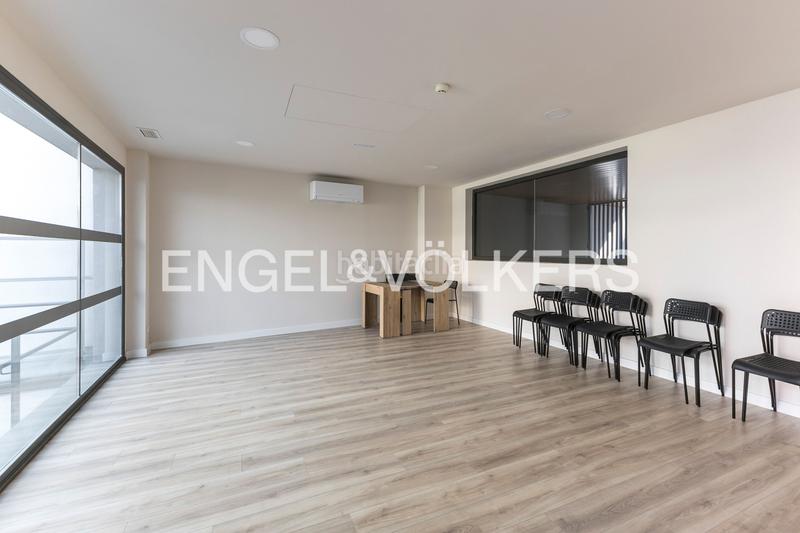 Foto 619a2ccd-6488-47f6-ab27-5245fedd8d3c. Alquiler ático fantástico y luminoso ático con terraza, parking, trastero y piscina en Madrid