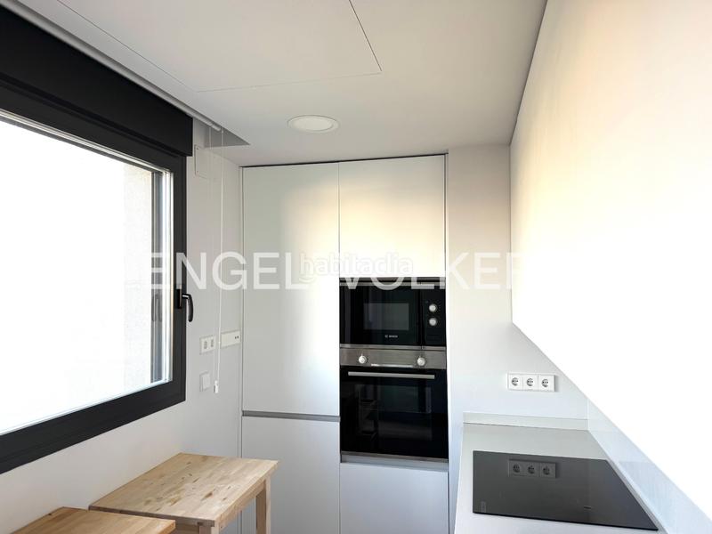 Foto 7cc5f4d4-f2d1-4bcf-beb8-367c81bc993d. Alquiler ático fantástico y luminoso ático con terraza, parking, trastero y piscina en Madrid