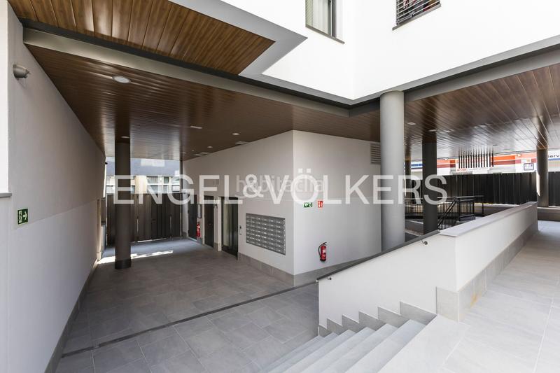 Foto 96f0092d-9038-4c22-8b62-876d89047edd. Alquiler ático fantástico y luminoso ático con terraza, parking, trastero y piscina en Madrid