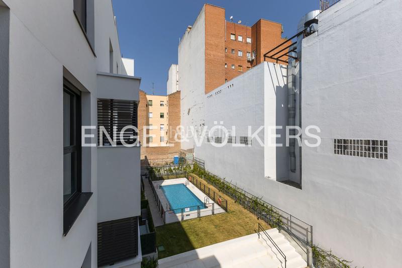 Foto 9ccaea14-24a7-4029-bc27-5ee0baefab07. Alquiler ático fantástico y luminoso ático con terraza, parking, trastero y piscina en Madrid