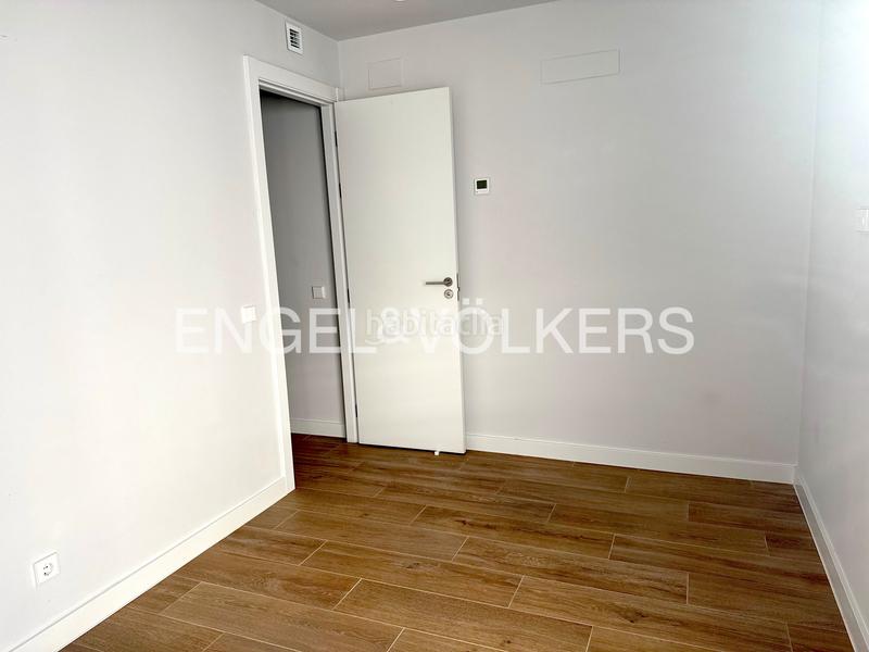 Foto a625abb6-bfe7-46f6-81f0-6746e1336a2b. Alquiler ático fantástico y luminoso ático con terraza, parking, trastero y piscina en Madrid