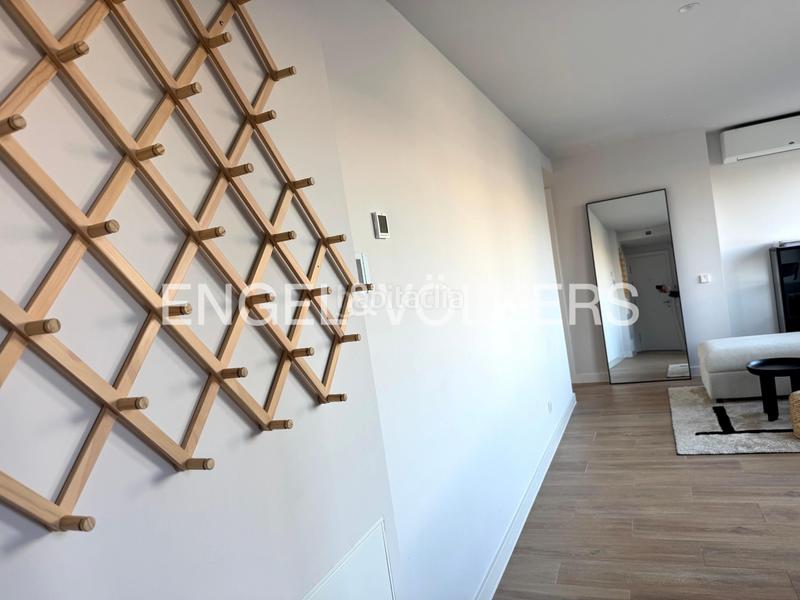 Foto e3a6b55d-4da6-43b4-a909-9bea3fe18569. Alquiler ático fantástico y luminoso ático con terraza, parking, trastero y piscina en Madrid