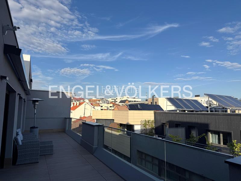 Foto fb2b7333-ecd4-40c2-b0d1-1cc7dce33140. Alquiler ático fantástico y luminoso ático con terraza, parking, trastero y piscina en Madrid