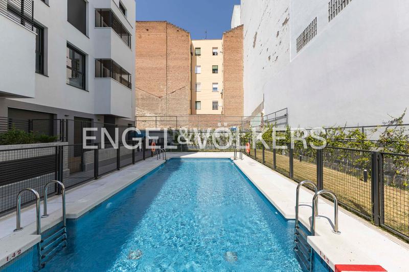 Foto f2552ee0-7b57-4738-9a4f-a6bc5d618100. Lloguer àtic amb calefacció aparcament piscina a Madrid