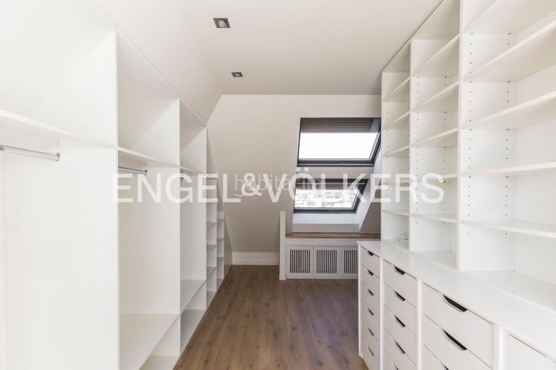 Foto cab9d638-48d1-4e99-b34c-95026d6cff3c. Location attique avec chauffage parking piscine dans Madrid