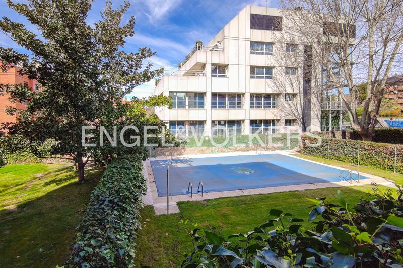 Foto 50459b1e-1ff9-421f-bfe7-1b79afae1d0f. Miete dachwohnung mit heizung parking pool in San Juan Bautista Madrid