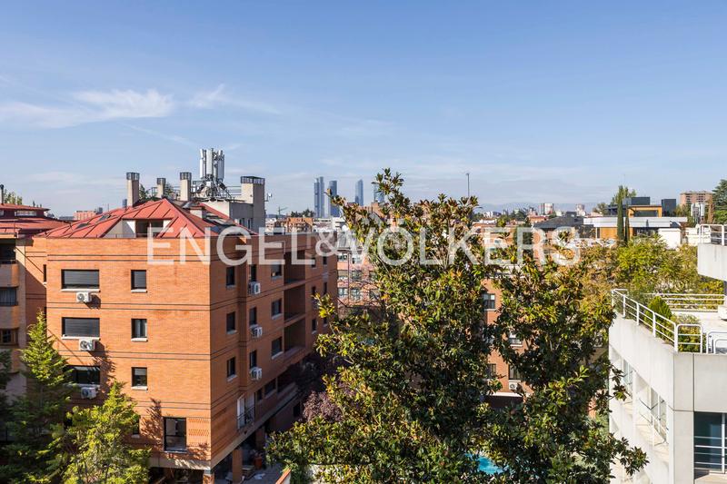 Foto c5854913-afb9-4872-9524-6ef082446932. Miete dachwohnung mit heizung parking pool in San Juan Bautista Madrid