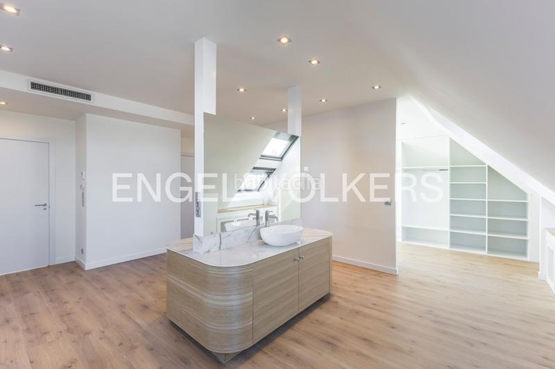 Foto 1b428f85-05c8-4c2f-87ae-6b9536b2902a. Rent penthouse with heating parking pool in San Juan Bautista Madrid