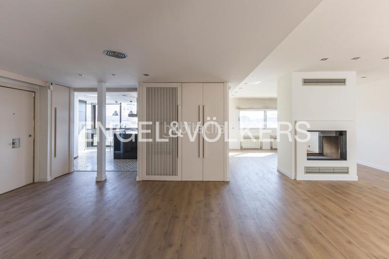 Foto 1d15e2d3-b791-48ae-8d8f-1a3206c24724. Rent penthouse with heating parking pool in San Juan Bautista Madrid