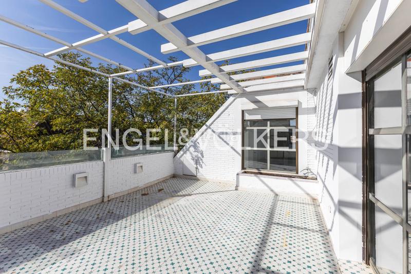 Foto 6017fee1-c636-44cc-8449-9c147f97aa69. Rent penthouse with heating parking pool in San Juan Bautista Madrid