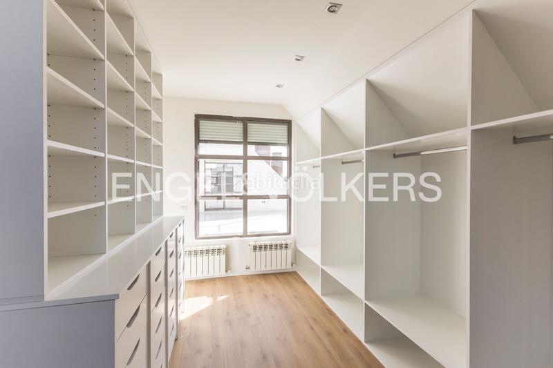 Foto 6211bddd-b200-4fb3-9b9e-a66157054966. Rent penthouse with heating parking pool in San Juan Bautista Madrid